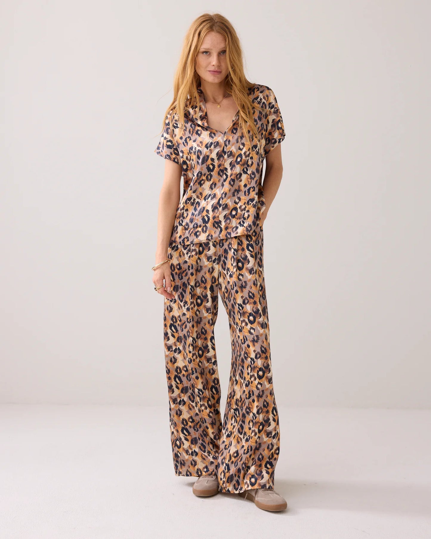 SUMMUM V-NECK TOP WITH PANTHER PRIN
