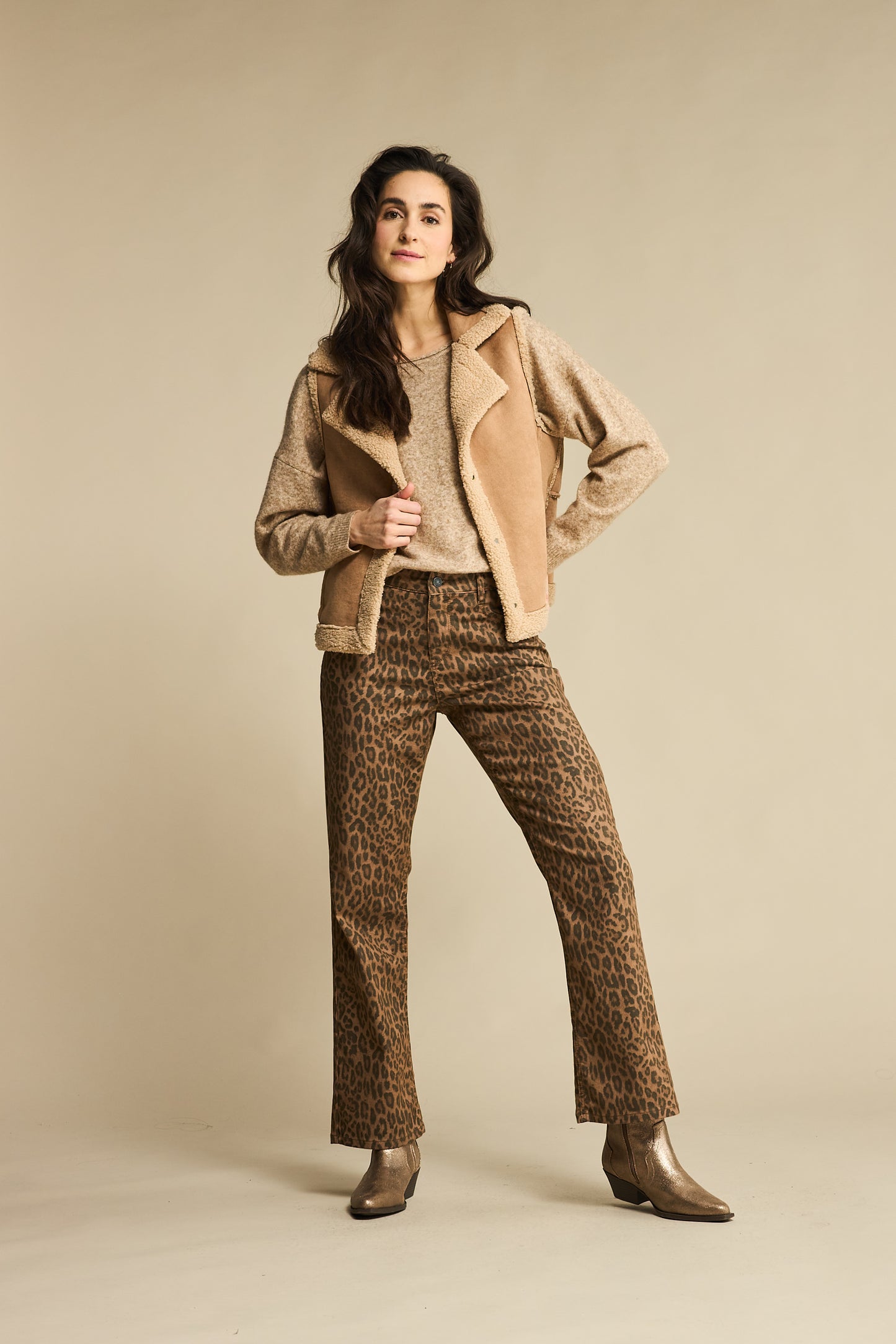 RED BUTTON TEDDY WAISTCOAT ALMOND
