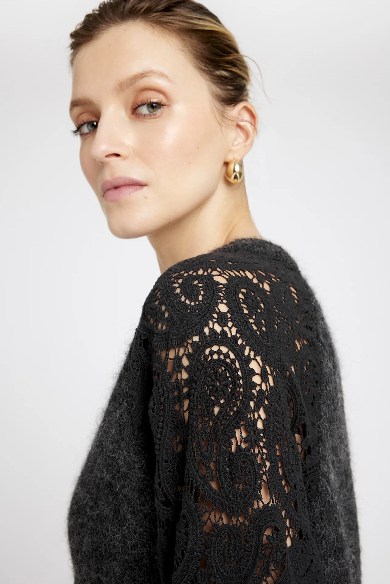 GUSTAV MAGDA V-NECK KNIT W.LACE BLACK