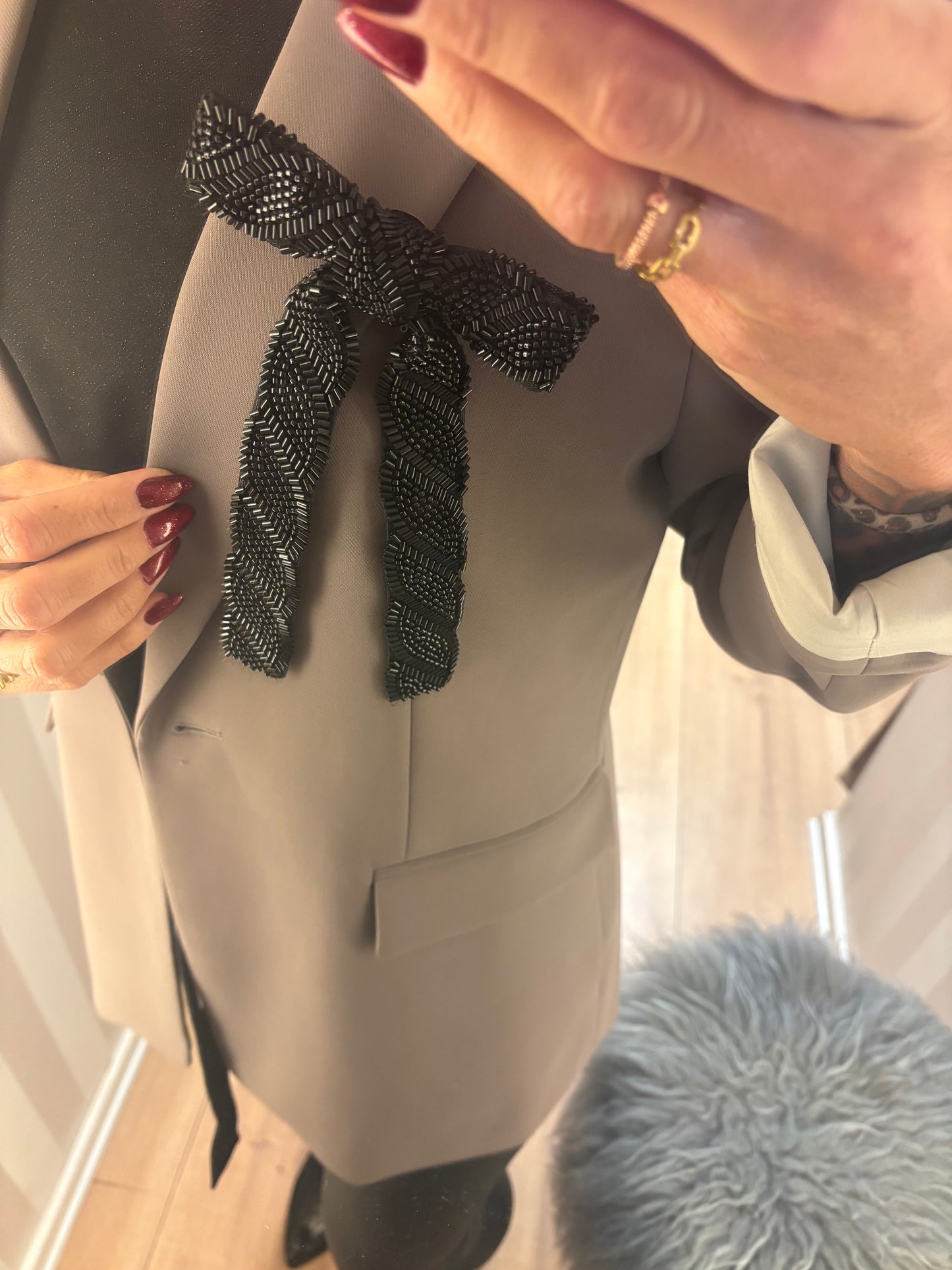 BC CAVARLY 2-IN-1 BOW BROOCH BLACK