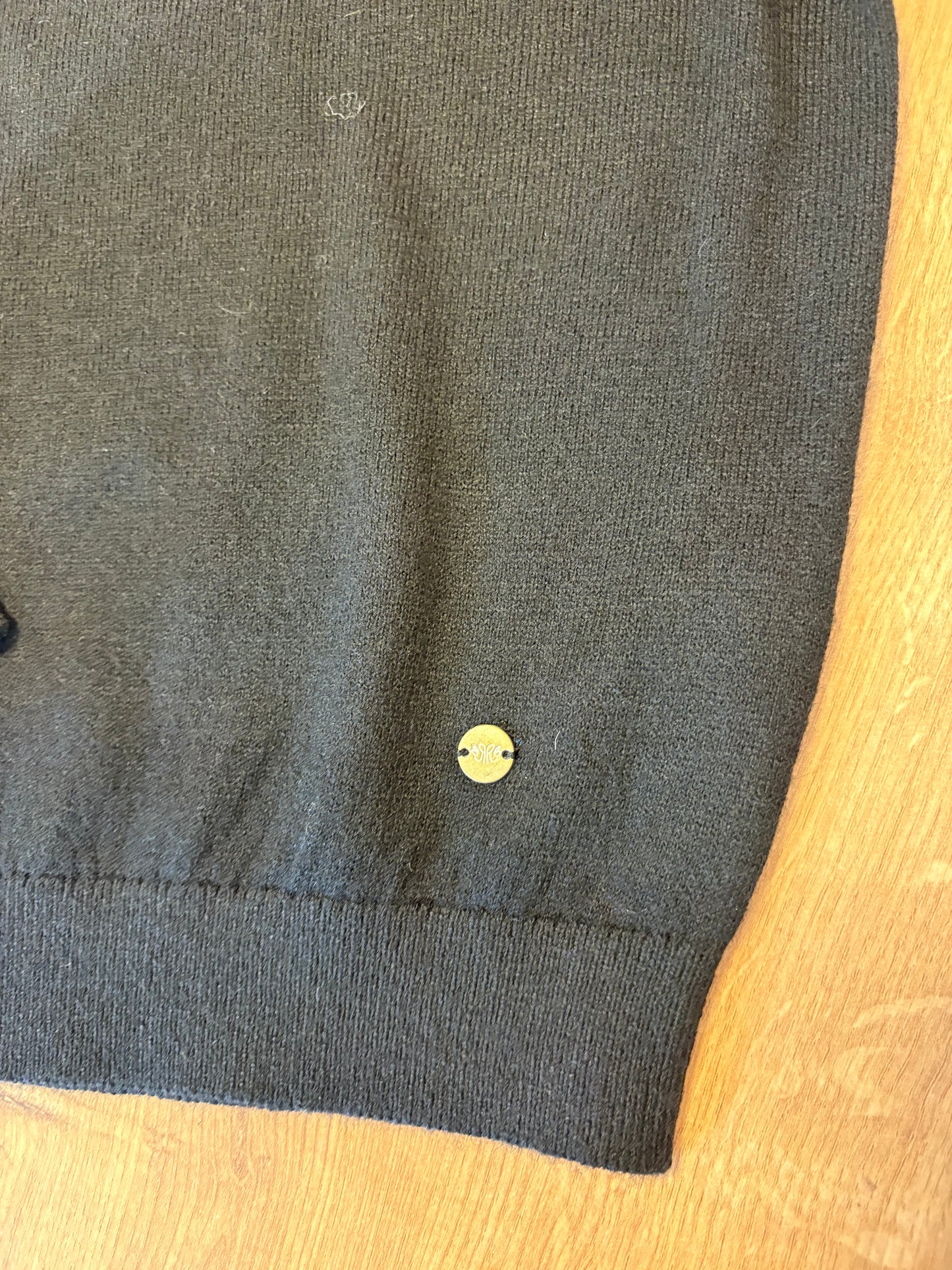 RED BUTTON SWEET PUFF SLEEVE BLACK