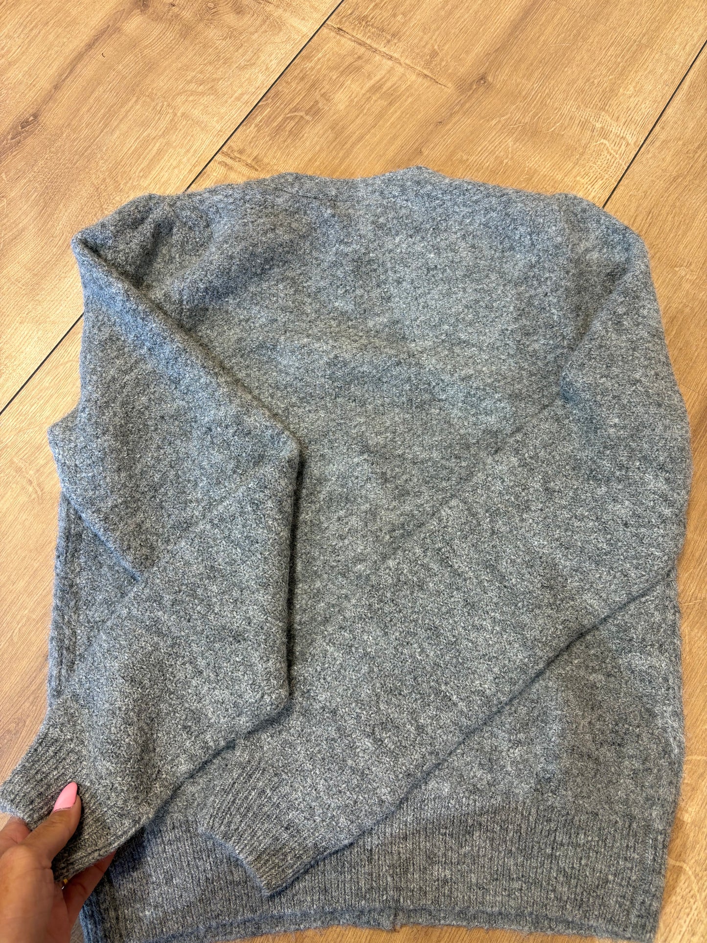 RED BUTTON CARDIGAN AJOUR GREY MELA