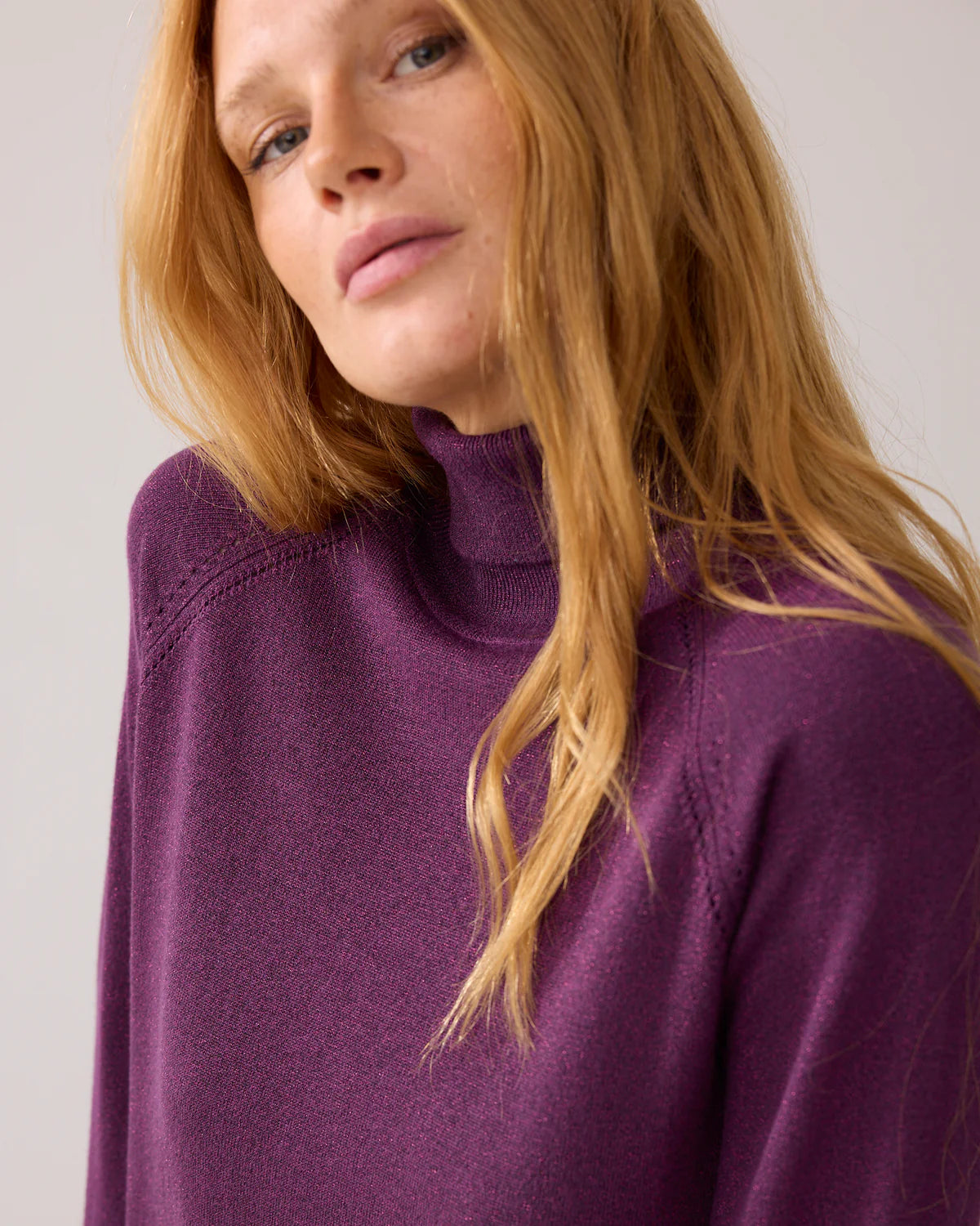 SUMMUM RTLE NECK SWEATER WINEBERRY