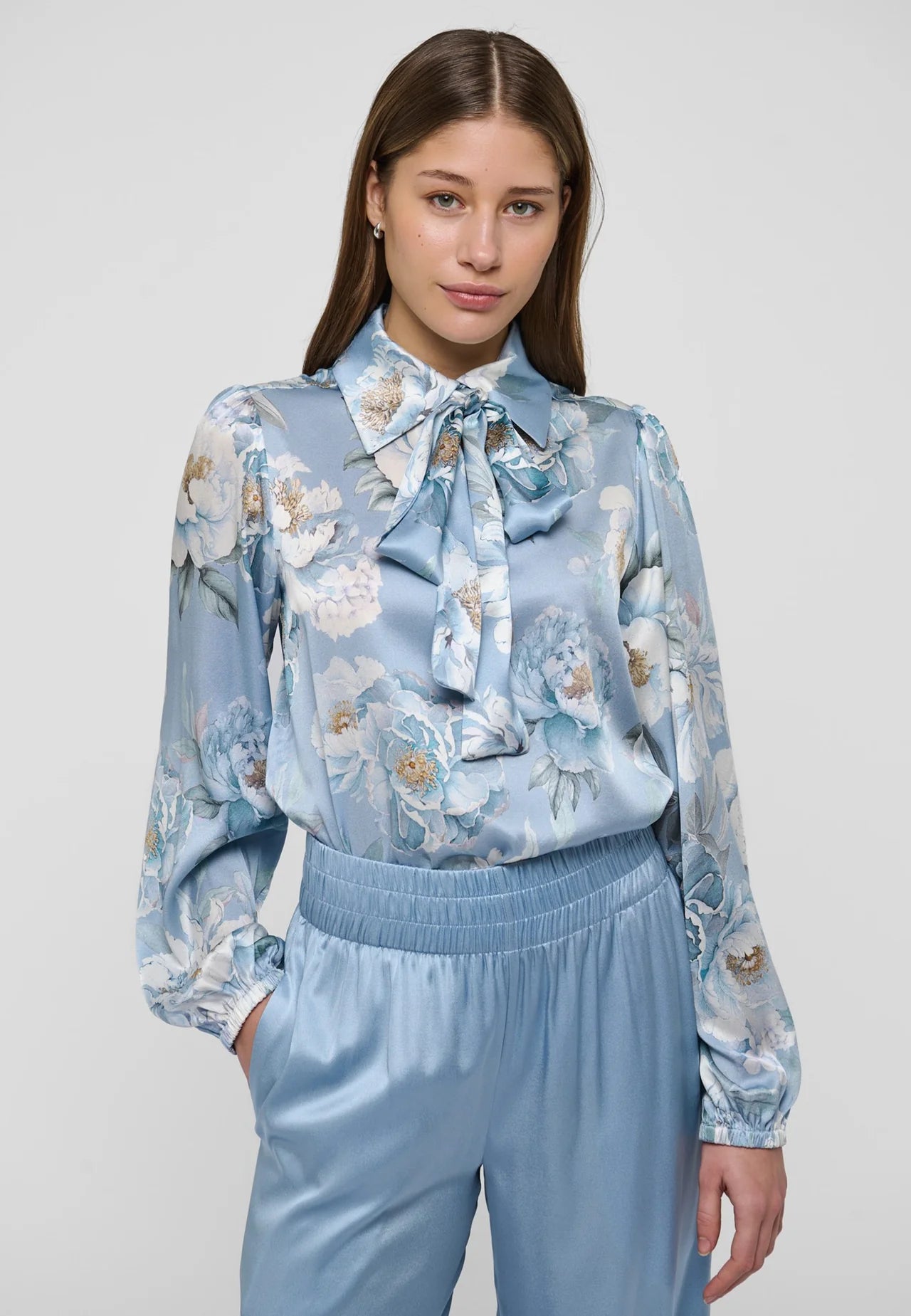 DEA KUDIBAL ANNABELLE PAEONIA