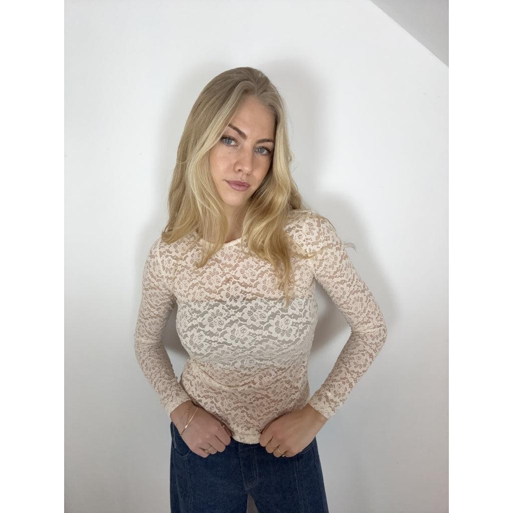 CONTINUE ALBERTE LACE NECK OFF WHIT