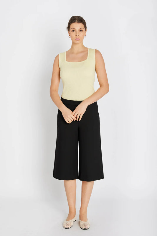 RDFCOMFYNENA BERMUDA SHORTS BLACK