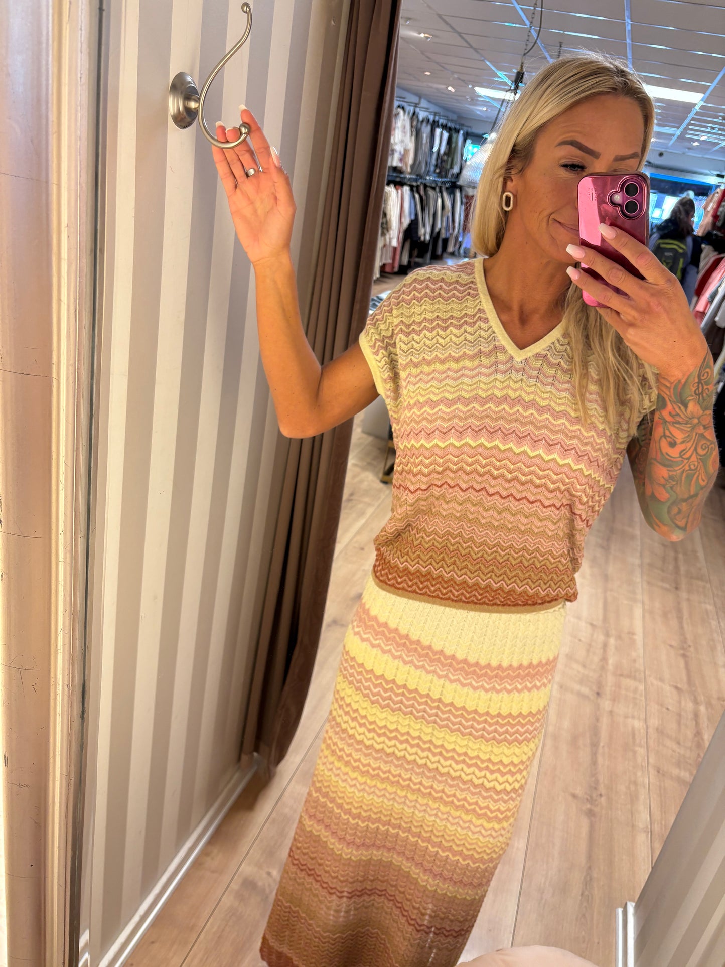 MMHOPI ZIG ZAG V-NECK KNIT POWDER P