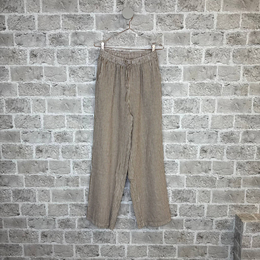 CL FACET B  LATTE STRIPE
