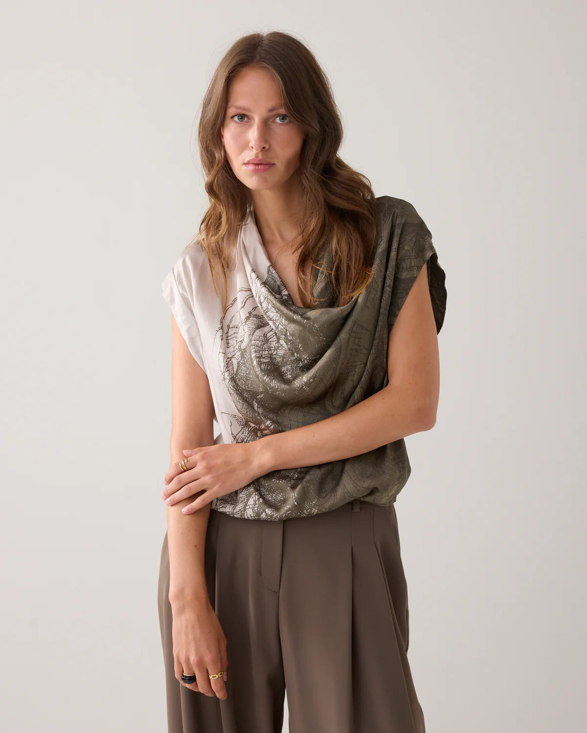 SUMMUM TOP SLEEVELESS BORDER PRINT