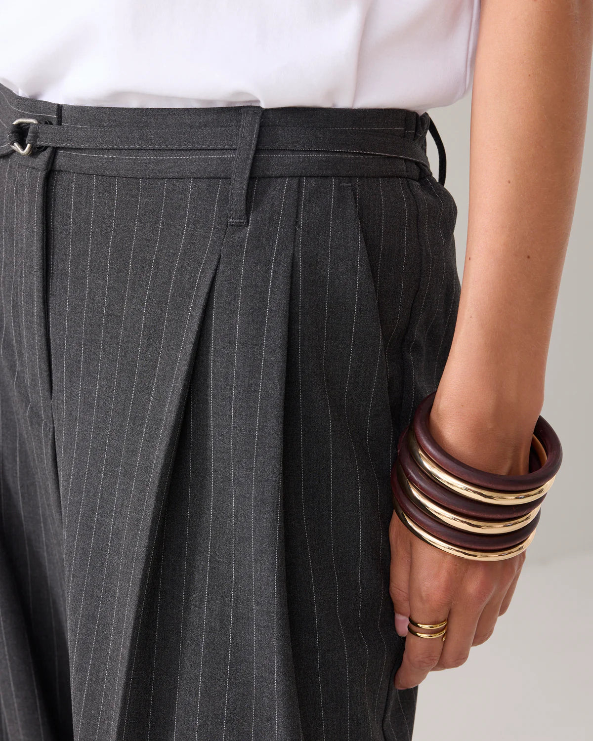 SUMMUM TROUSERS WIDE PINSTRIPE ANTH